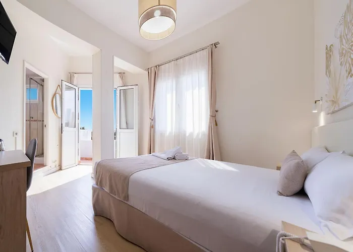 Ura Boutique Gurea 2*